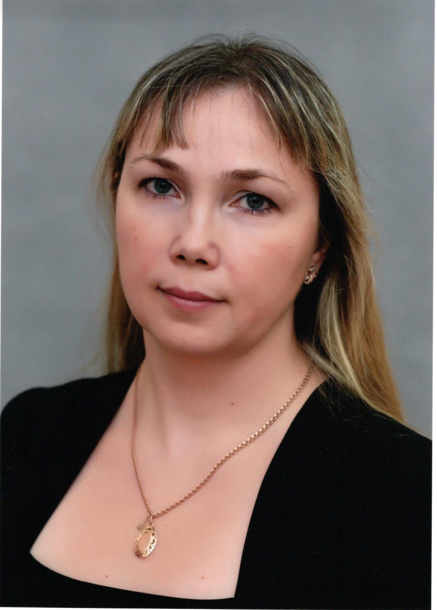 Плужникова Оксана Владимировна.